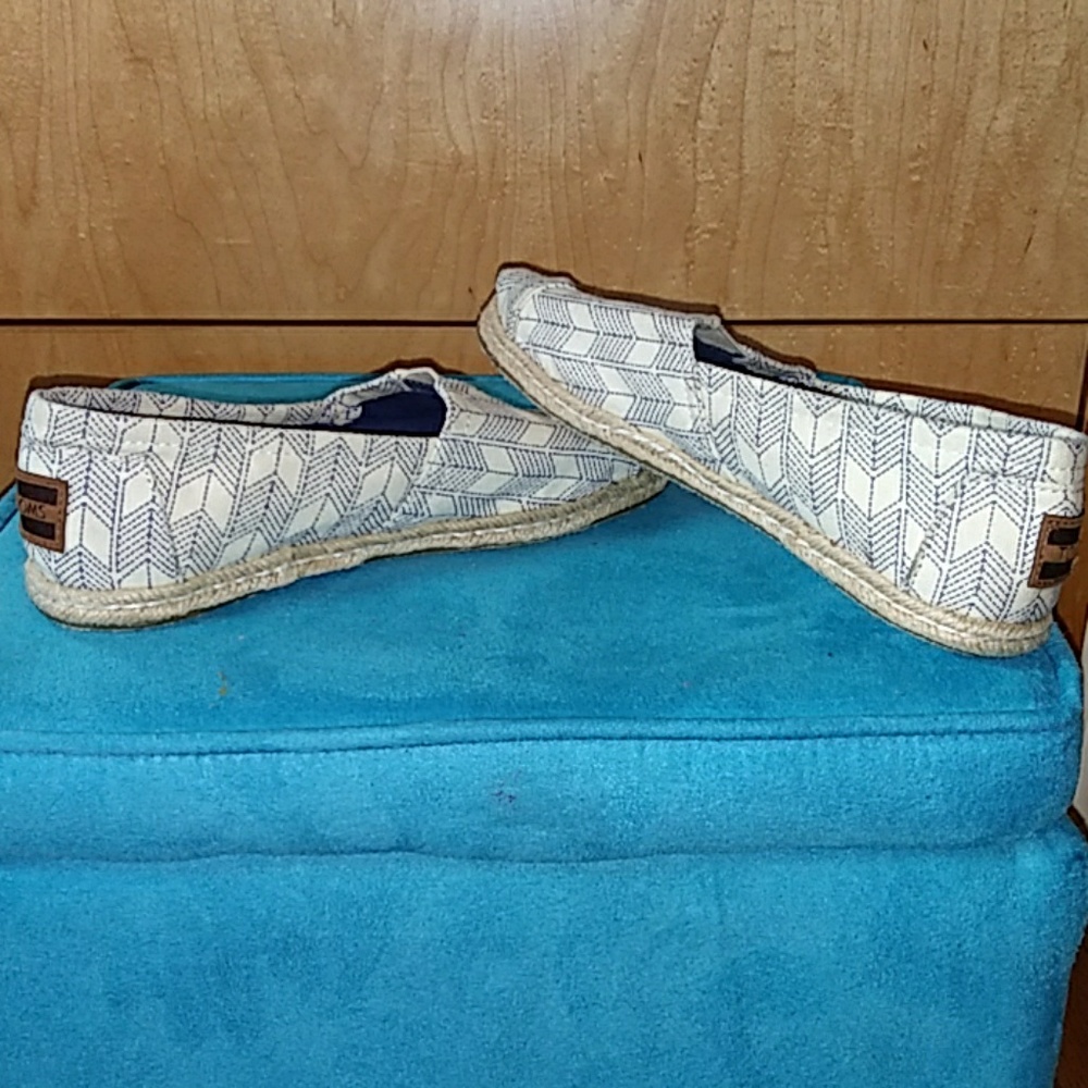 Toms - Picture 4 of 5
